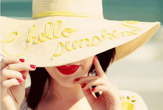 How to keep your nails healthy on holiday